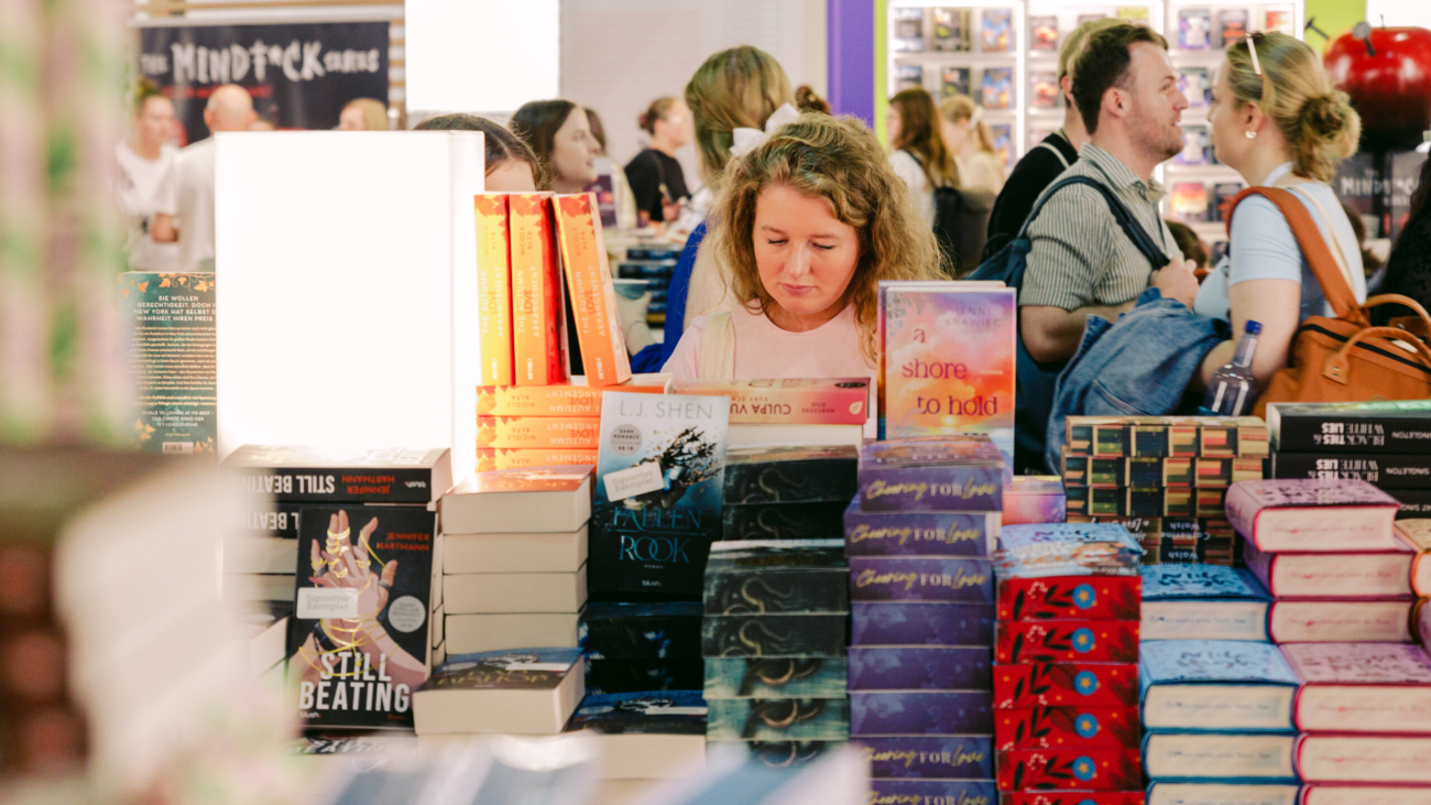 Frankfurt am Main, Deutschland. Frankfurter Buchmesse 2026.
© Copyright: Gian-Luca Heiser / Frankfurter Buchmesse
Frankfurter Buchmesse GmbH
Braubachstraße 16
60311 Frankfurt am Main 
press@buchmesse.com
© Copyright-free for journalistic purposes only, no other rights are available.
© Copyright frei nur für journalistische Zwecke. Keine Weitergabe an Dritte.
Belegexemplare erbeten an: Frankfurter Buchmesse Presse- und Unternehmenskommunikation.
Frankfurter Buchmesse GmbH
Braubachstraße 16
60311 Frankfurt am Main
press@buchmesse.com