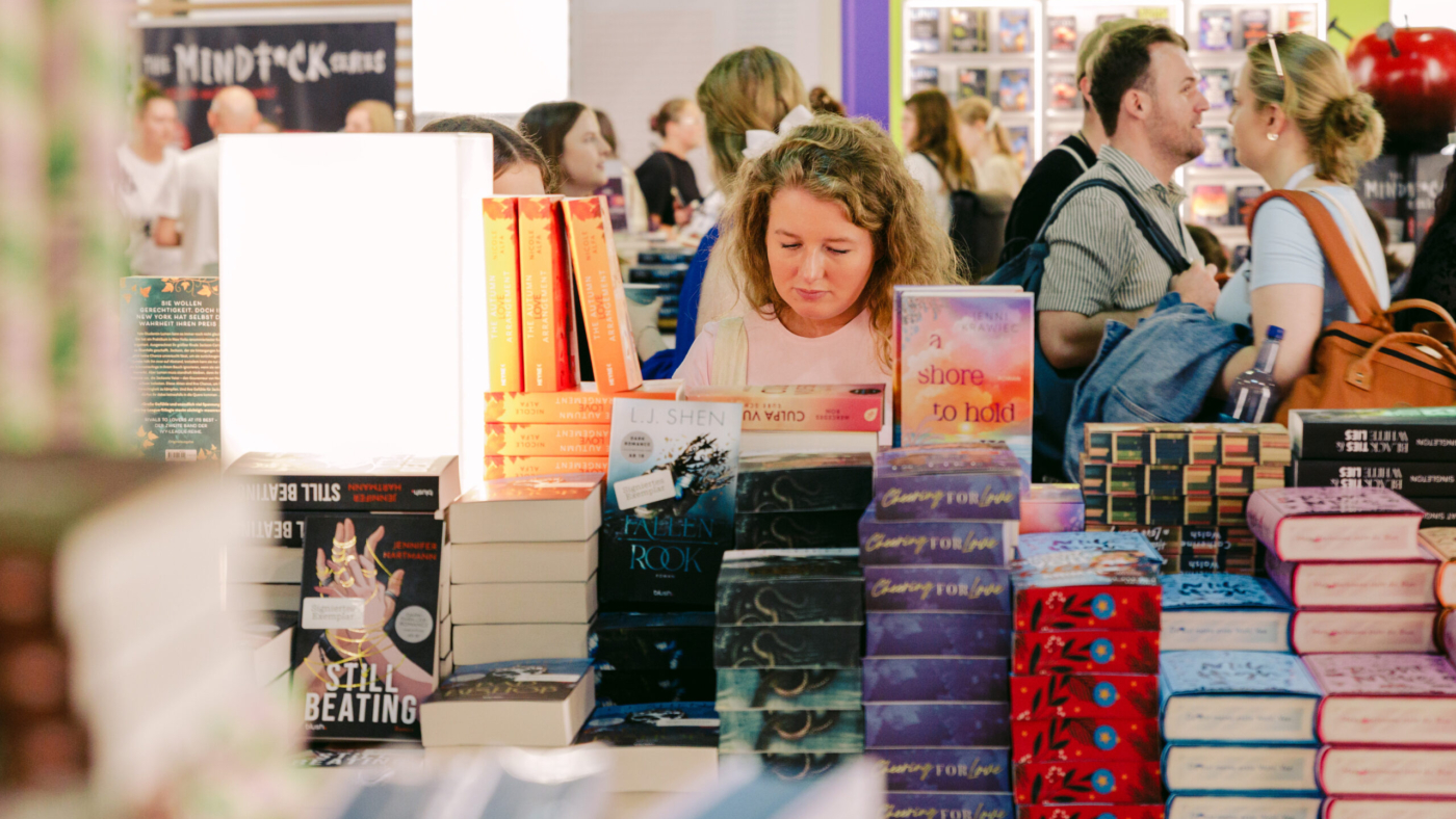 Frankfurt am Main, Deutschland. Frankfurter Buchmesse 2026.
© Copyright: Gian-Luca Heiser / Frankfurter Buchmesse
Frankfurter Buchmesse GmbH
Braubachstraße 16
60311 Frankfurt am Main 
press@buchmesse.com
© Copyright-free for journalistic purposes only, no other rights are available.
© Copyright frei nur für journalistische Zwecke. Keine Weitergabe an Dritte.
Belegexemplare erbeten an: Frankfurter Buchmesse Presse- und Unternehmenskommunikation.
Frankfurter Buchmesse GmbH
Braubachstraße 16
60311 Frankfurt am Main
press@buchmesse.com